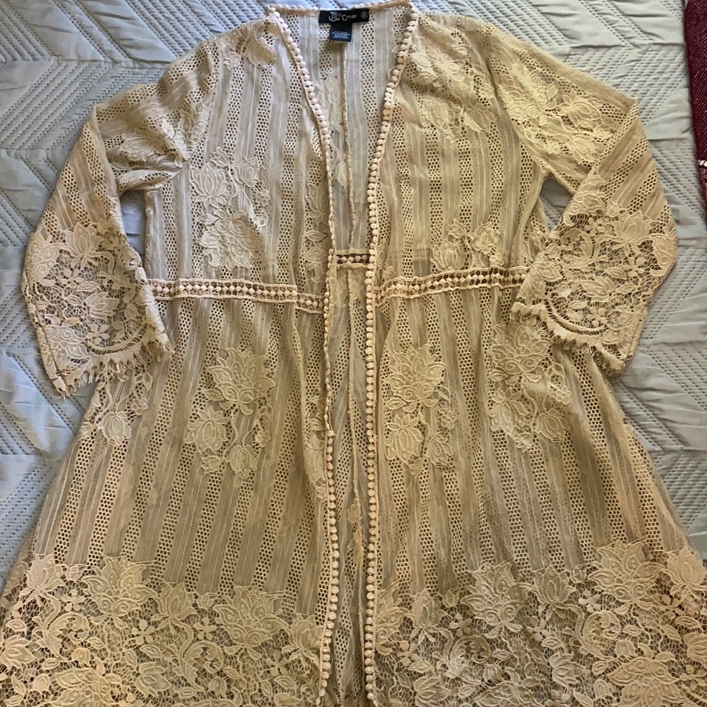 Lace Coverup • Size S